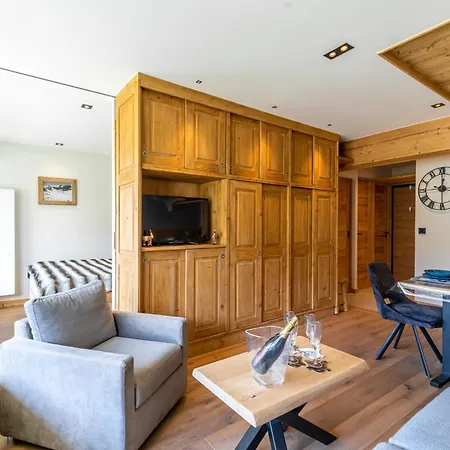 Les Cimes - Le By Interhome Тинь